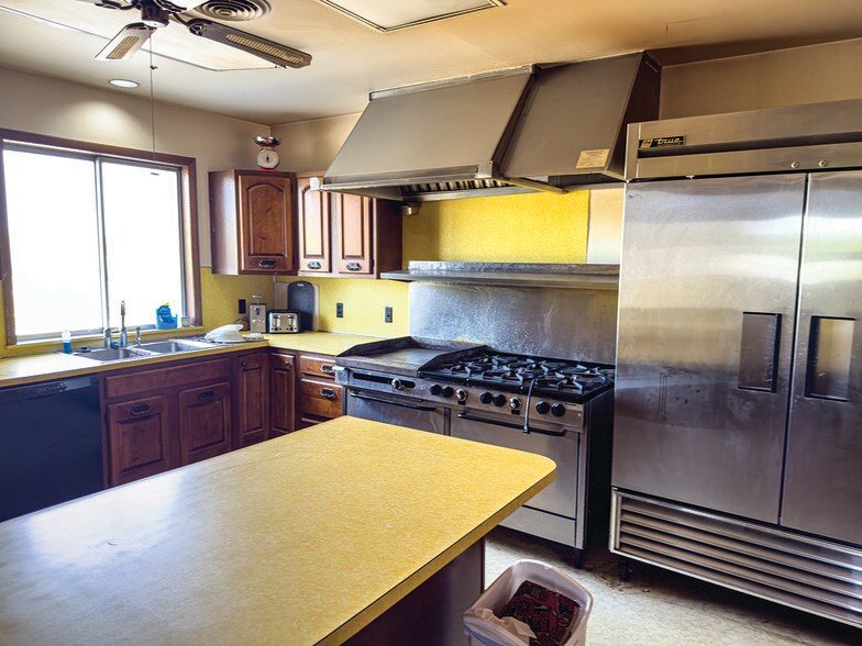 More Photos Of 3154 Depot st, Wawaka Office For Sale
