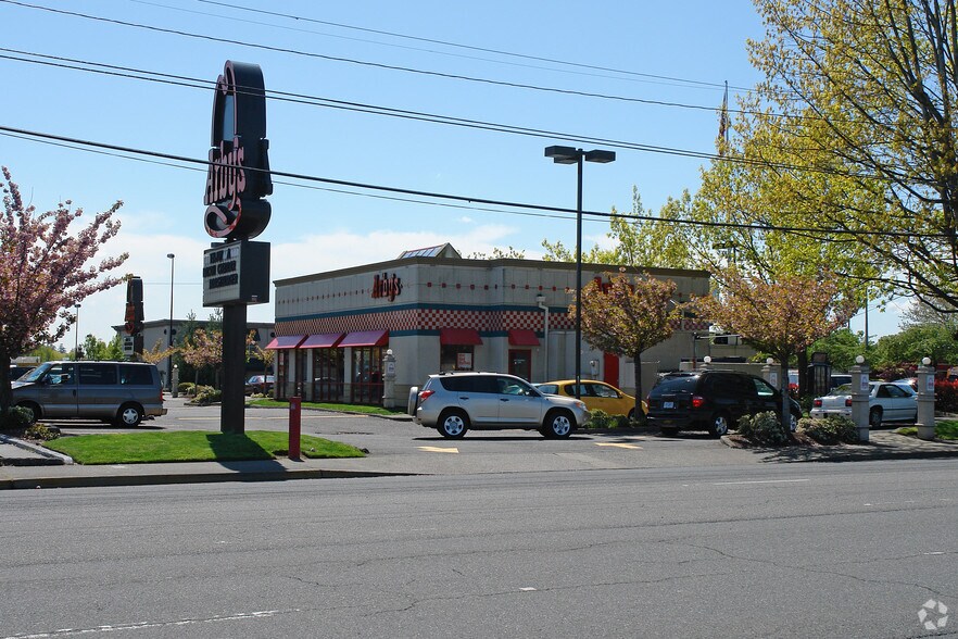 Primary Photo Of 10071 SE Washington St, Portland Fast Food For Sale