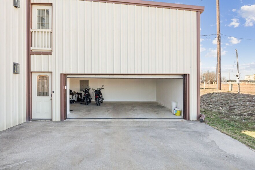 More Photos Of 930 Aviator Dr, Fort Worth Specialty For Sale