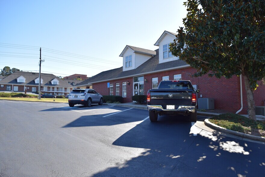 More Photos Of 115-131 N Park Trl, Stockbridge Medical For Lease