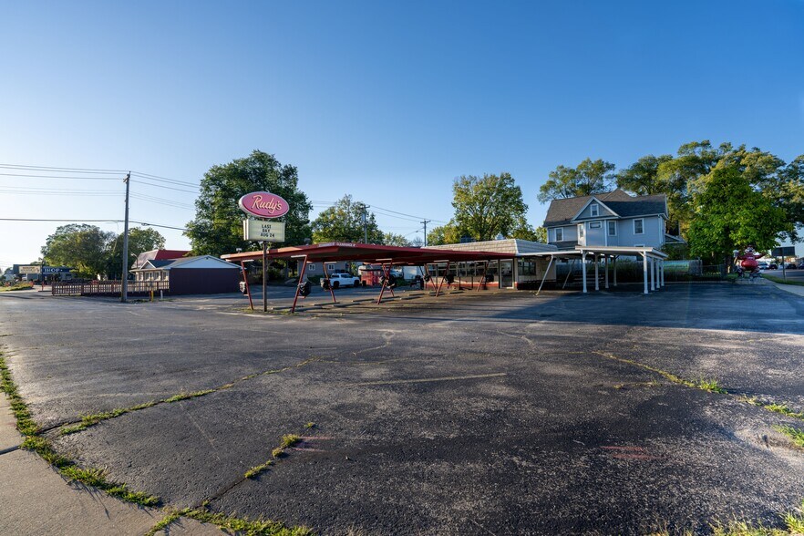 More Photos Of 514 S Water St, Sparta Fast Food For Sale
