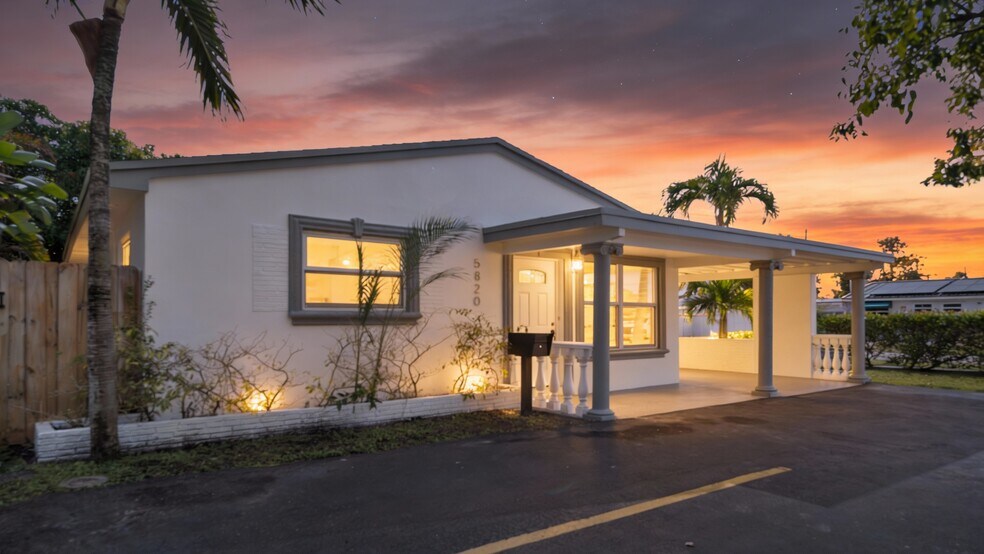 Primary Photo Of 5820 Sheridan St, Hollywood Office For Sale