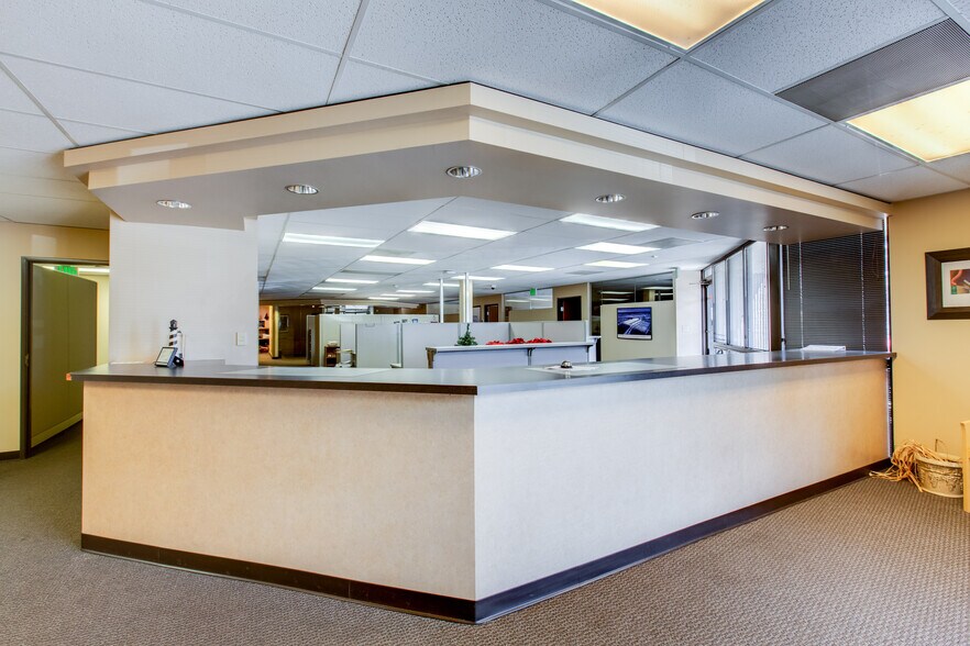 More Photos Of 7399 S Tucson Way, Centennial Flex For Lease