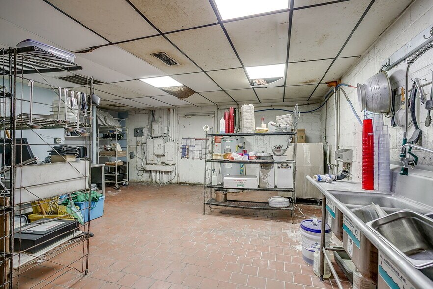 More Photos Of 8901 Jacksboro Hwy, Lakeside Restaurant For Lease