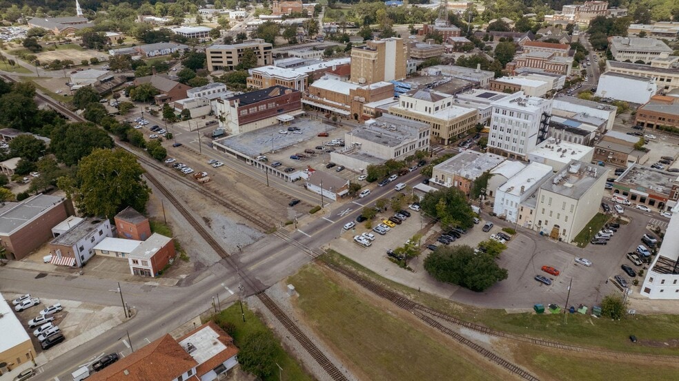 More Photos Of 400 N Main St, Hattiesburg General Retail For Sale