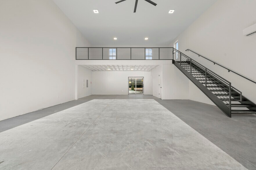 More Photos Of 4477 34th Ave, Cincinnati Self Storage For Sale