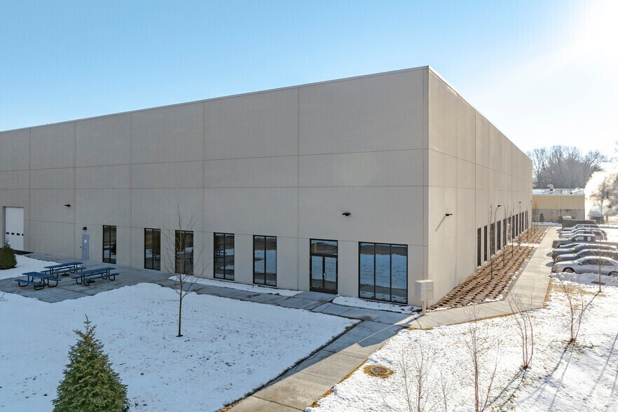 More Photos Of 300 Sub Way, Milford Warehouse For Lease