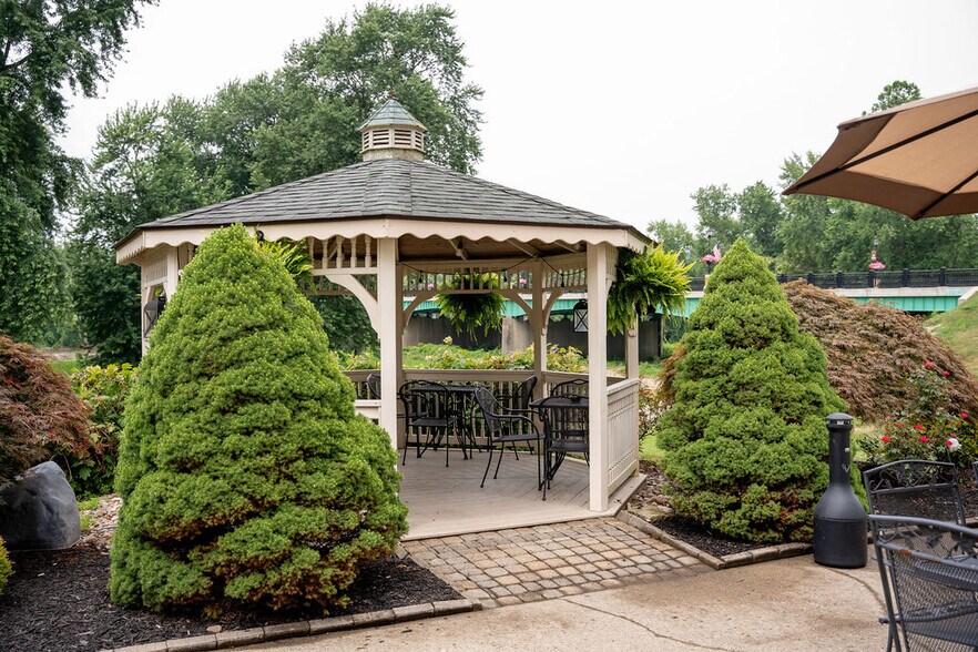 More Photos Of 115 N Water St, Coshocton Hotel For Sale