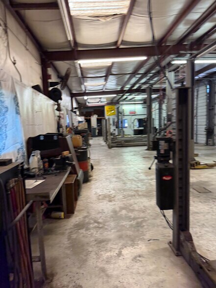 More Photos Of 4005 N Navarro St, Victoria Warehouse For Lease