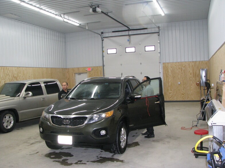 More Photos Of 3862 Norrie Dr, New Franken Showroom For Lease