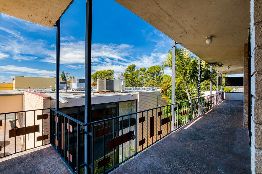 More Photos Of 2000-2010 W Lincoln Ave, Anaheim Freestanding For Sale