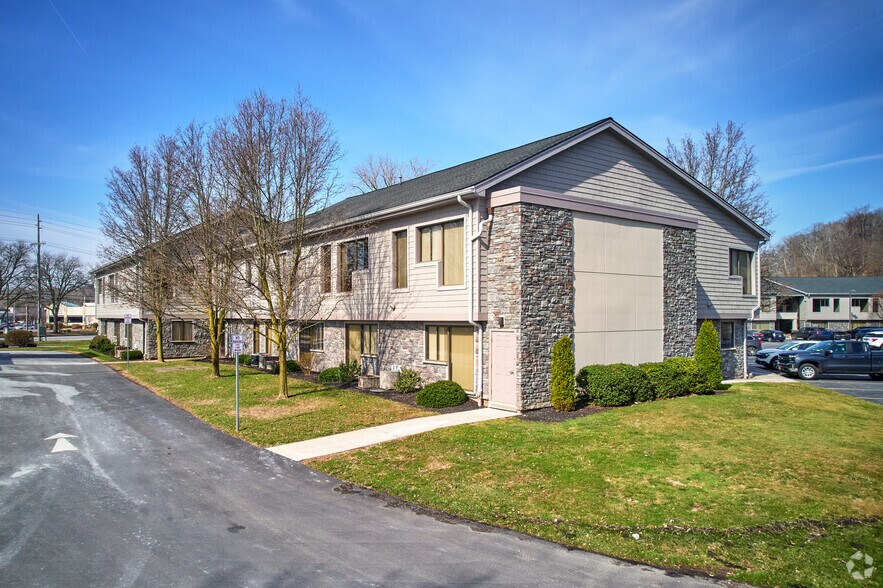 More Photos Of 625 Panorama Trl, Penfield Unknown For Lease