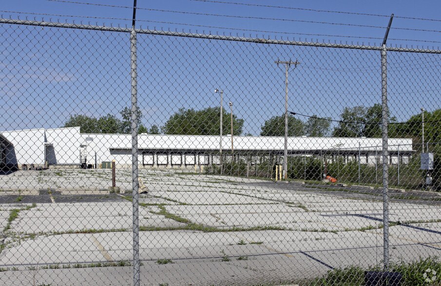 More Photos Of 560 S Reynolds Rd, Toledo Warehouse For Lease