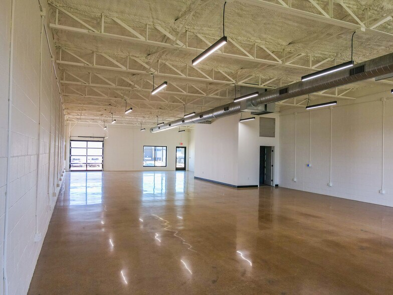 More Photos Of 1337-1341 Crampton St, Dallas Distribution For Lease