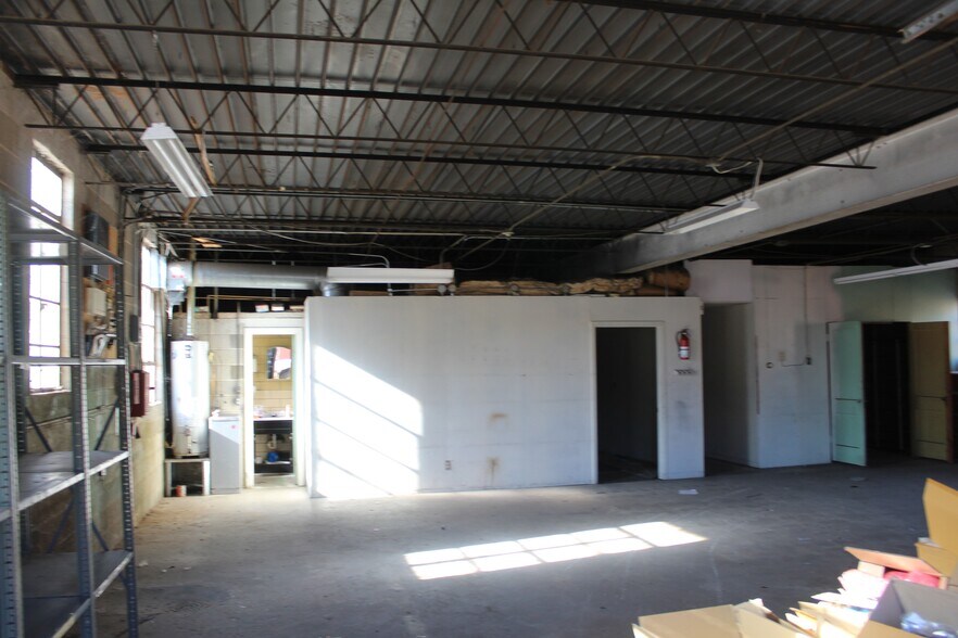 More Photos Of 814 9th St, Woodward Office For Sale