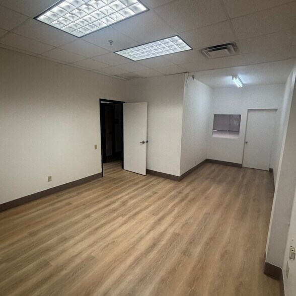 More Photos Of 46341 Commerce St, Indio Warehouse For Lease