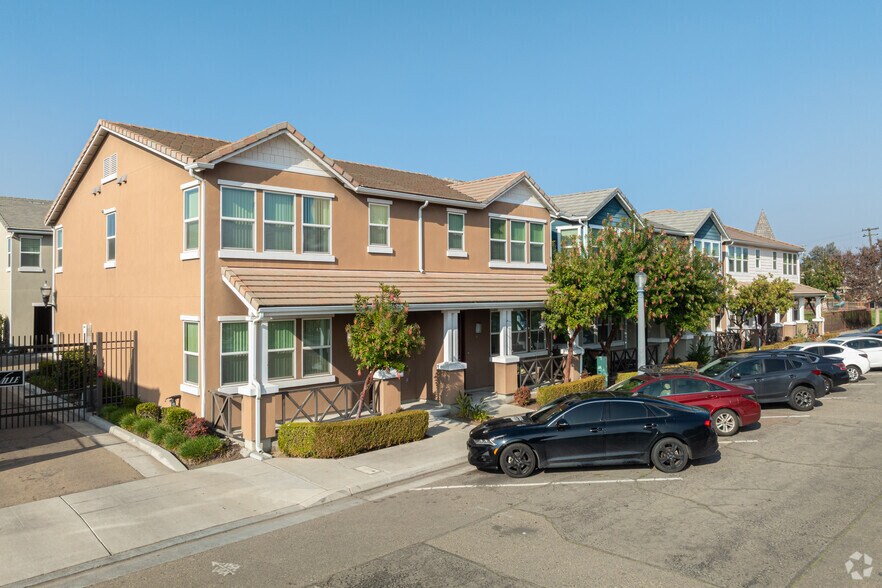 More Photos Of 1702 L St, Fresno Apartments For Sale