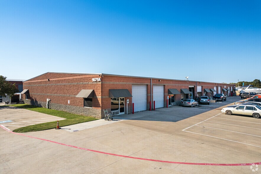More Photos Of 1671 Riverview Dr, Lewisville Flex For Lease