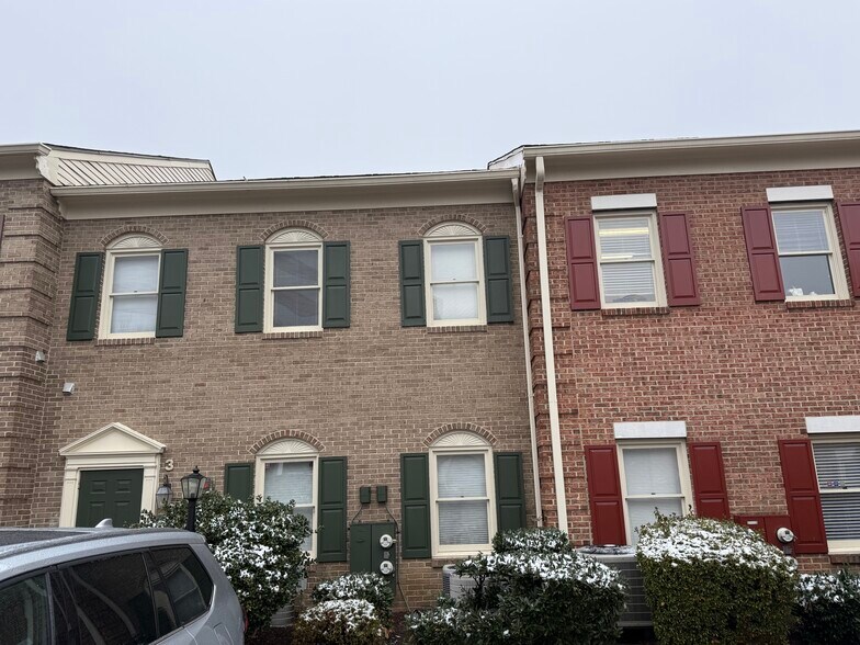 More Photos Of 131 Rollins Ave, Rockville Medical For Sale