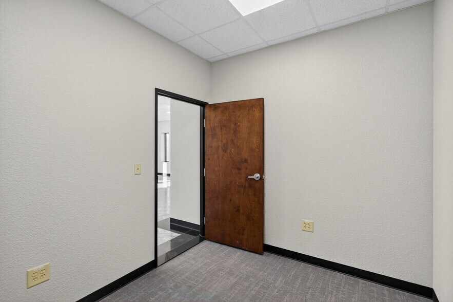 More Photos Of 16680 W Basin St, Odessa Warehouse For Sale