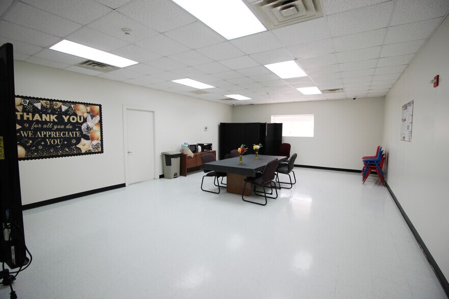 More Photos Of 6724 Telephone Rd, Houston Office For Sale