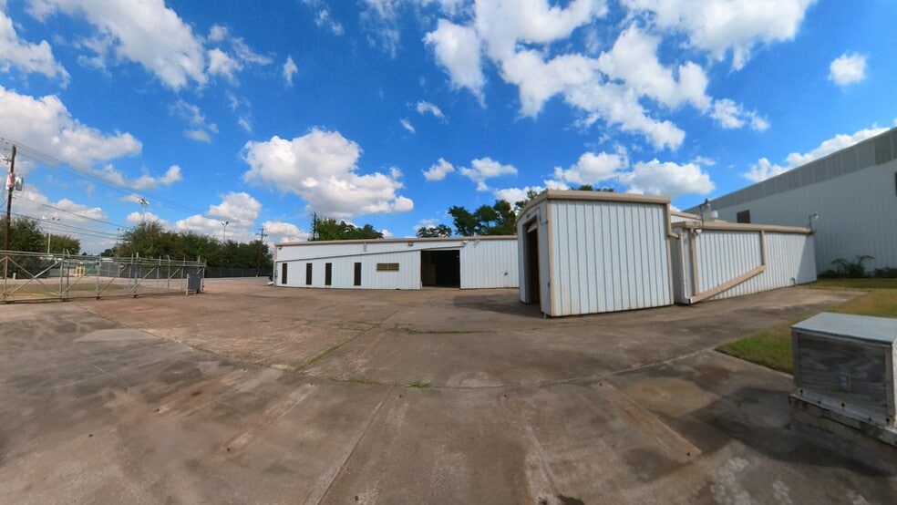 More Photos Of 14826 Yarberry St, Houston Warehouse For Sale