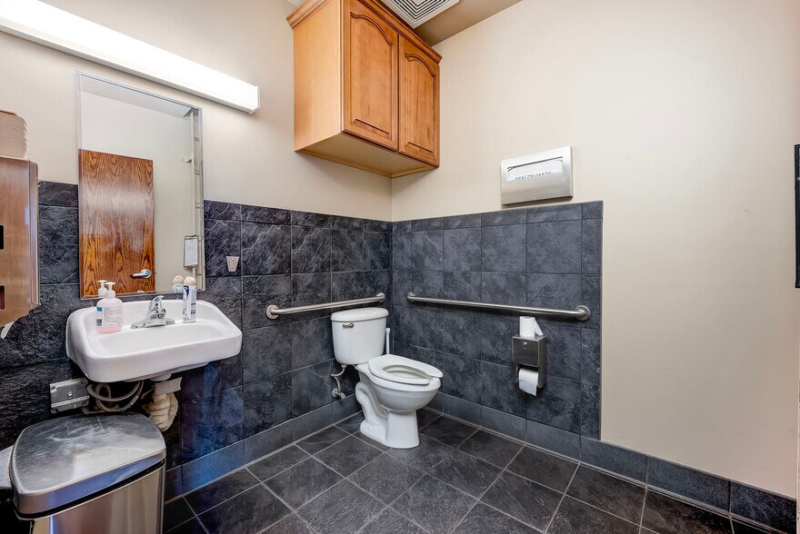 More Photos Of 951 Reserve Dr, Roseville Medical For Lease