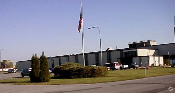 More Photos Of 6500 New Venture Gear Dr, East Syracuse Warehouse For Lease