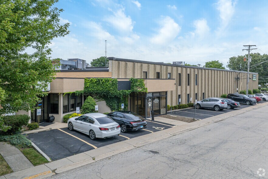Primary Photo Of 3924 W Devon Ave, Lincolnwood Light Distribution For Sale