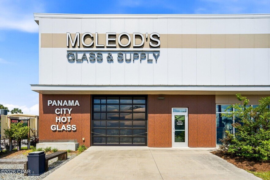 More Photos Of 1331 Harrison Ave, Panama City Showroom For Sale