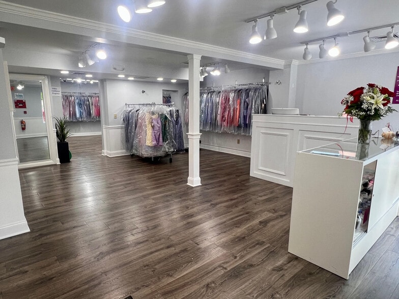 More Photos Of 892-894 Oaklawn Ave, Cranston Office Residential For Sale