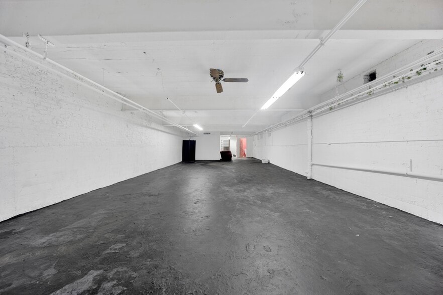 More Photos Of 7055 N Clark St, Chicago Storefront Retail Residential For Lease