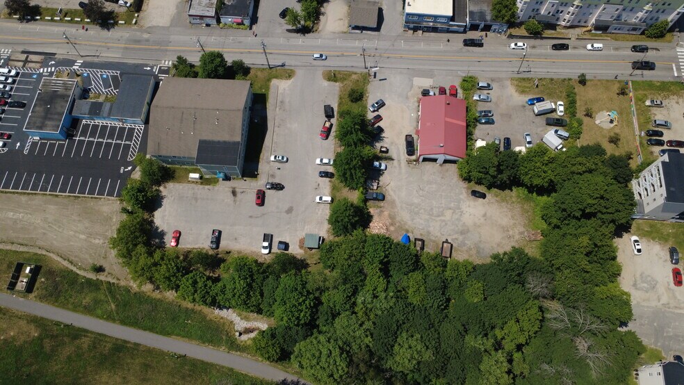 More Photos Of 210 Bartlett St, Lewiston Freestanding For Sale