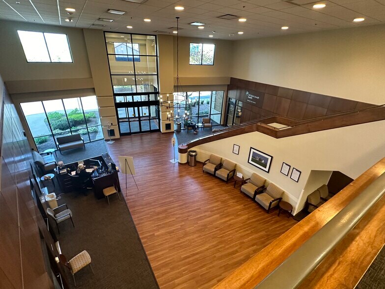 More Photos Of 160 N Eagle Creek Dr, Lexington Medical For Lease