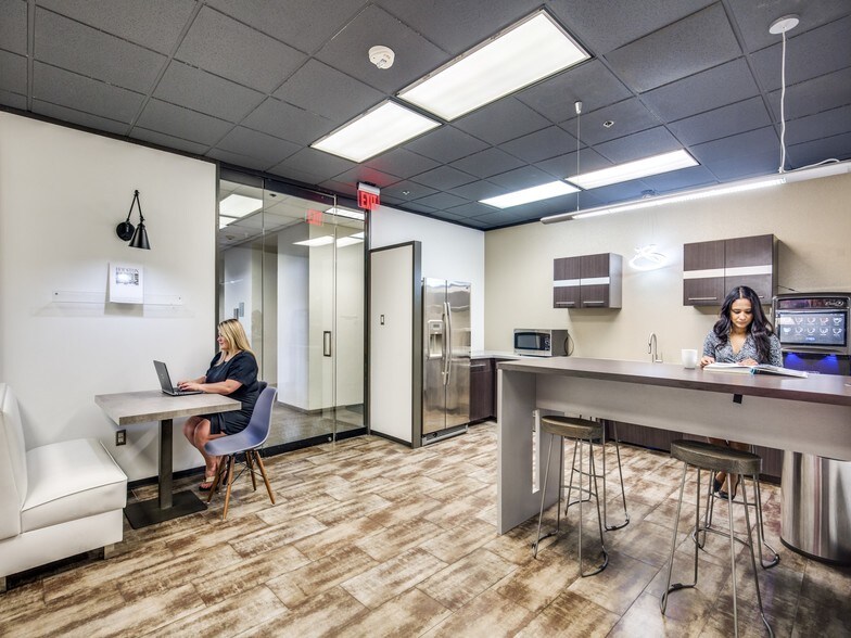 More Photos Of 5100 Westheimer Rd, Houston Office For Lease