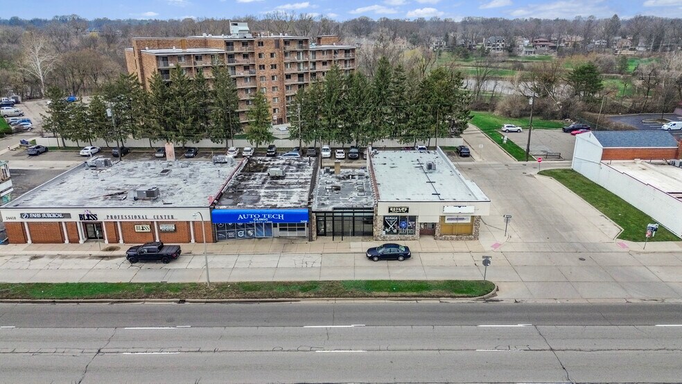 More Photos Of 24336 Michigan Ave, Dearborn Freestanding For Lease