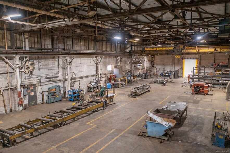 More Photos Of 30 Harris St, Putnam Warehouse For Lease