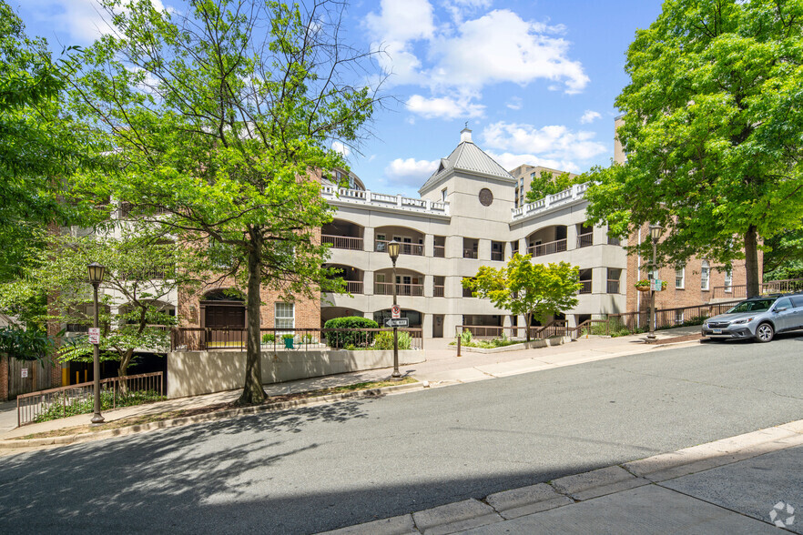 Primary Photo Of 4600 N Park Ave, Chevy Chase Medical For Lease