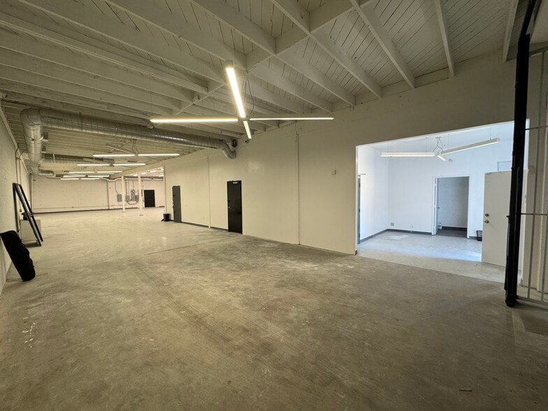 More Photos Of 1412 S Gerhart Ave, Commerce Warehouse For Lease