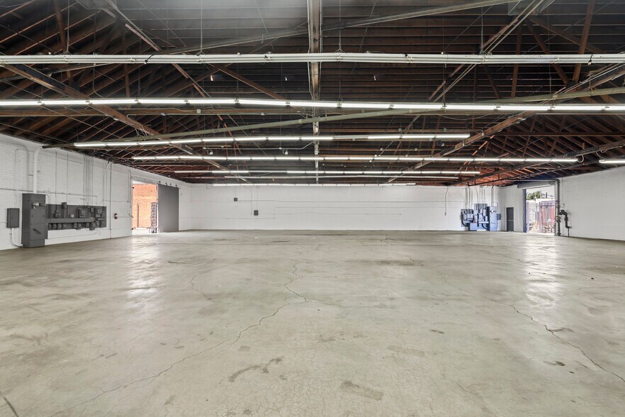 More Photos Of 3301 Maple Ave, Los Angeles Unknown For Lease