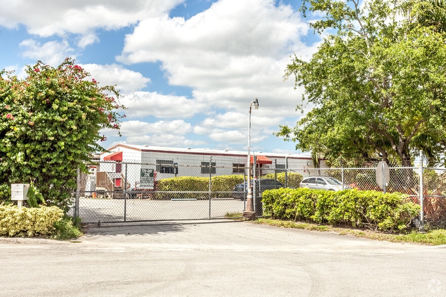 More Photos Of 13977-13981 SW 140th St, Miami Flex For Sale