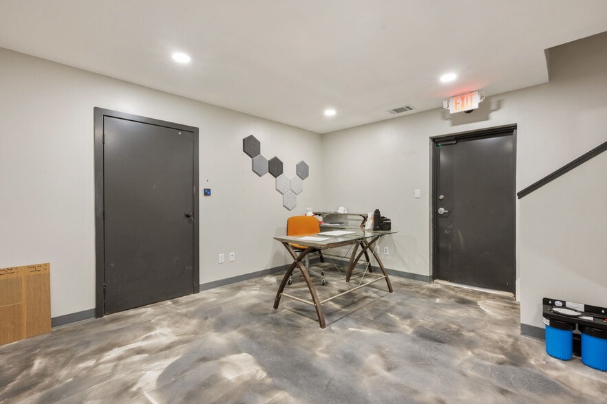 More Photos Of 4714 S Zarzamora St, San Antonio Auto Repair For Sale