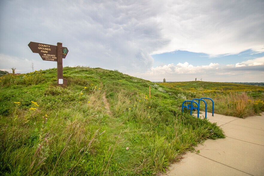 More Photos Of 1401 Discovery Pky, Milwaukee Office For Lease