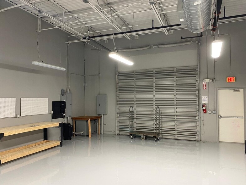 More Photos Of 2800 W State Road 84, Fort Lauderdale Showroom For Sale