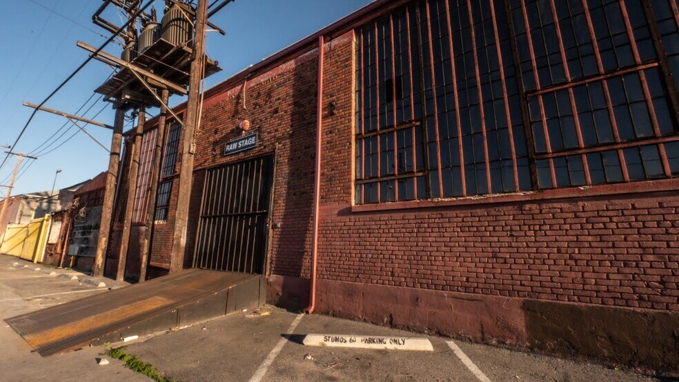 More Photos Of 6000 Avalon Blvd, Los Angeles Warehouse For Lease