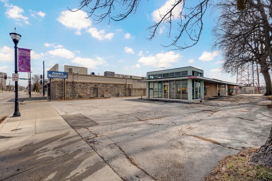 More Photos Of 532 E Walnut St, Springfield Freestanding For Sale