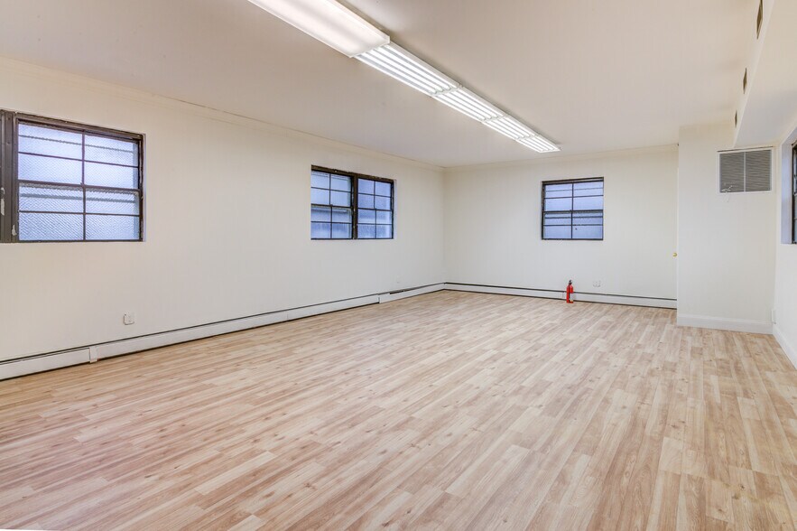 More Photos Of 46-48 Lafayette Ave, New Rochelle Warehouse For Lease