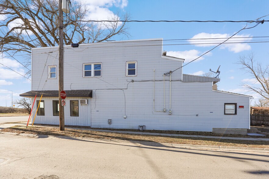 More Photos Of 1850 Easton Blvd, Des Moines Storefront Retail Residential For Sale