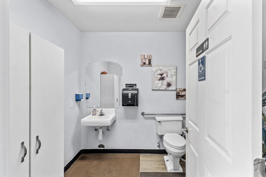 More Photos Of 235 W Noble Ave, Visalia Medical For Sale