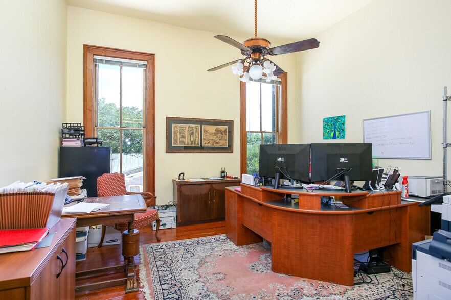 More Photos Of 635 S Presa St, San Antonio Storefront Retail Office For Sale